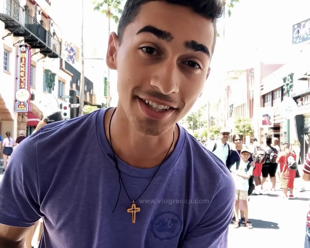 JoJo Crichton at Hollywood Studios to see a preview of Aladdin